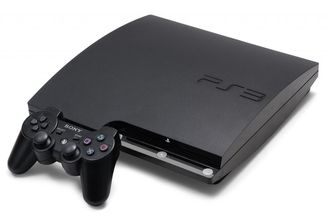 PlayStation 3 je nadále populární konzole. Celkově vede PS4